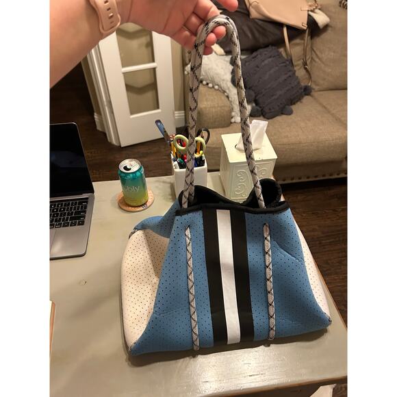 Blue and White Tote Casual Soft Light Weight - Picture 2 of 16